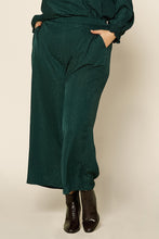 Load image into Gallery viewer, Curvy Emerald Green Satin Print Pant
