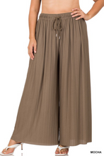 Load image into Gallery viewer, Curvy Pleated Fun and Flowy Pants
