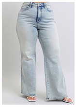 Load image into Gallery viewer, Judy Blue HW Tummy Control Retro Wide Curvy Jeans
