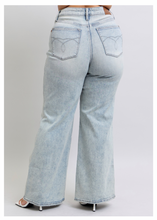 Load image into Gallery viewer, Judy Blue HW Tummy Control Retro Wide Curvy Jeans
