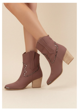 Load image into Gallery viewer, Country Rose Boots
